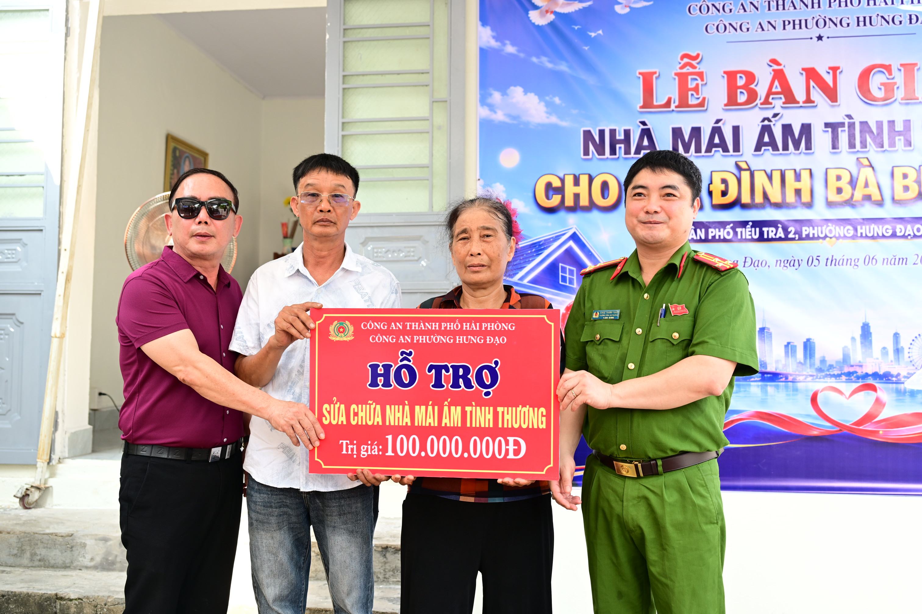 Công an phường Hưng Đạo tổ chức lễ bàn giao nhà 